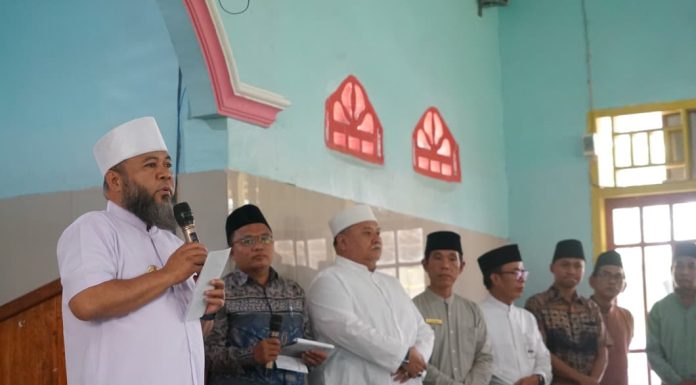 Warga Terima Bantuan Baznas, Helmi Hasan Harap Bisa Bantu Buka Usaha