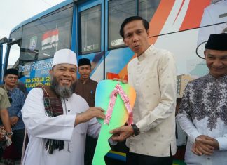 Gubernur Serahkan Bus Sekolah Gratis untuk Kaur, Dorong Akses dan Keselamatan Pelajar